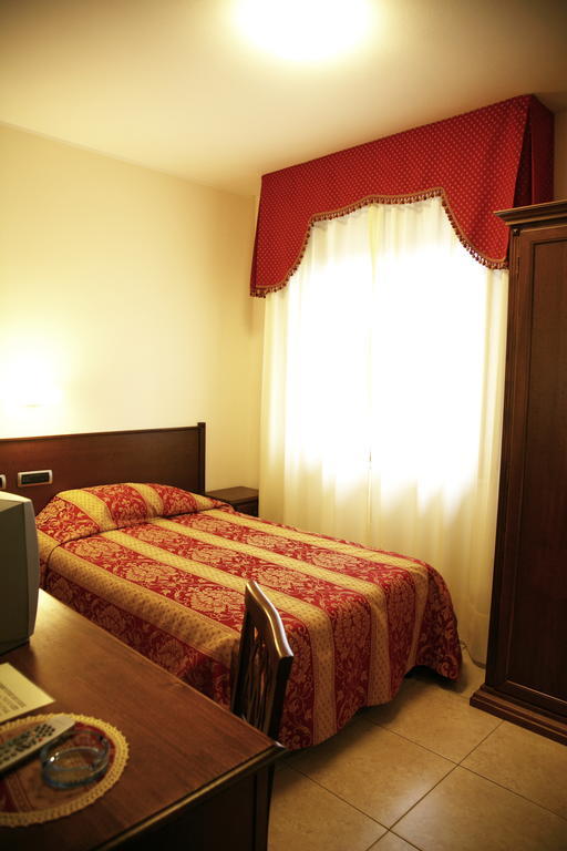 Hotel Tiziana Монтепульчано Номер фото